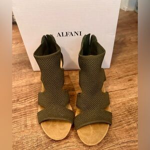 NWT Alfani Pennii Olive Knit Wedge Sandals 6.5